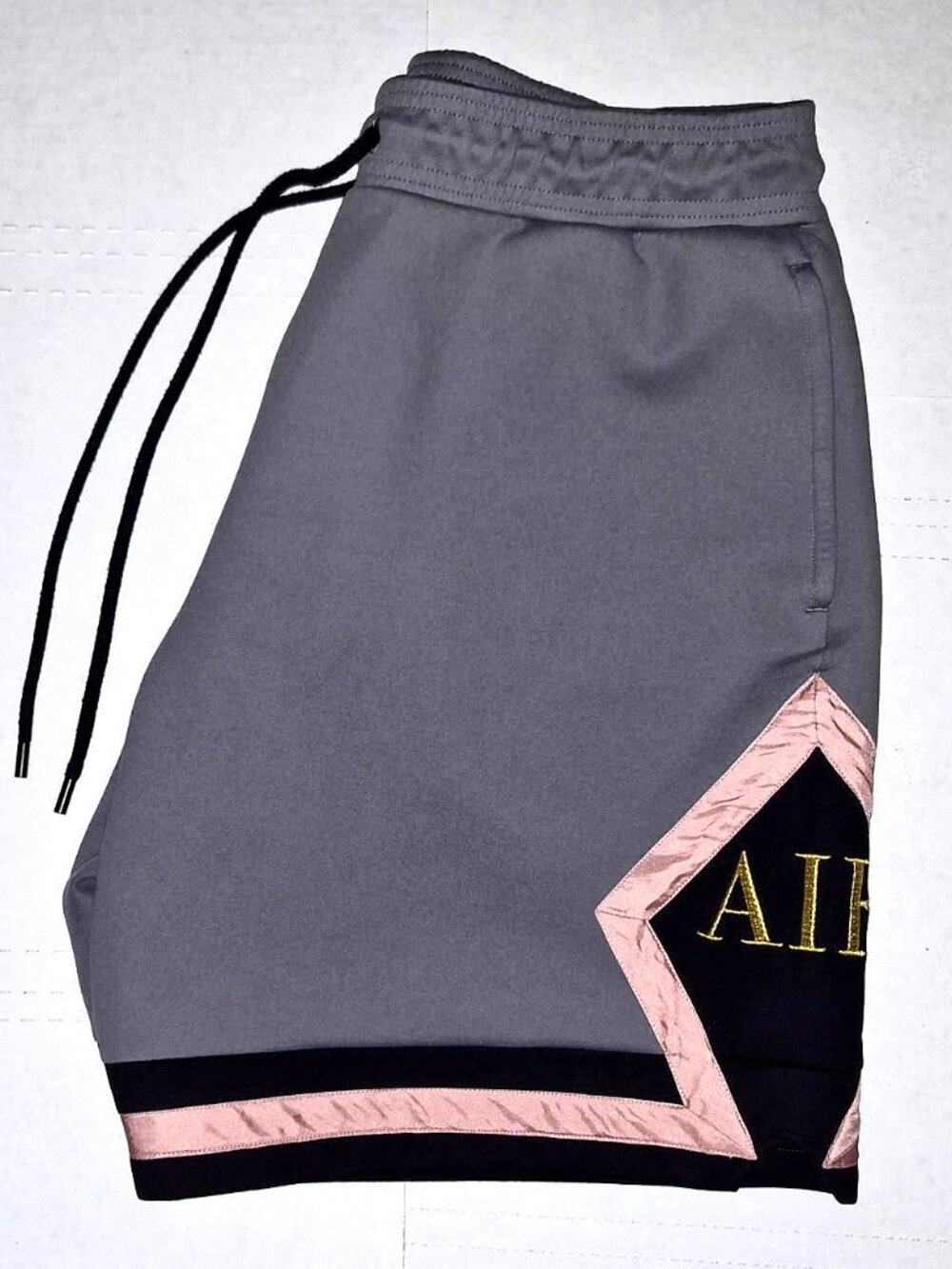 PRISTINE NIKE JORDAN AT9956-056 MEN'S LARGE GRAY REMASTERED DIAMOND LUX SHORTS